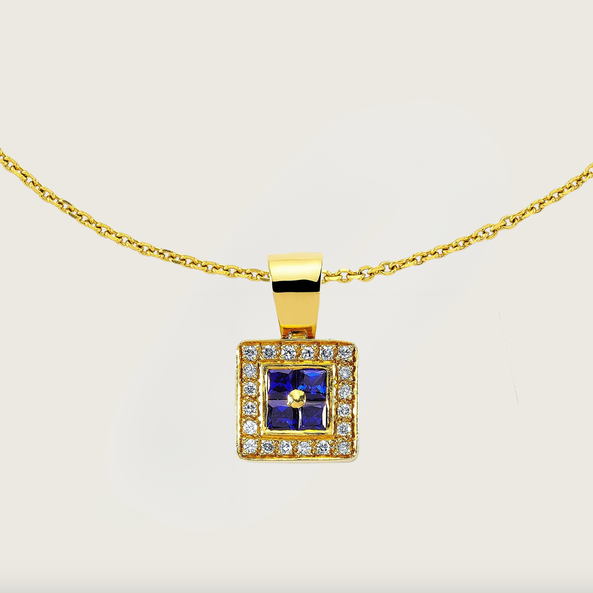 Royal Kare Safir ve Pırlanta Sarı Altın Kolye