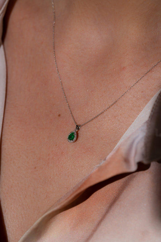 Zümrüt Gözyaşı Parıltısı Beyaz Altın Pırlanta Kolye