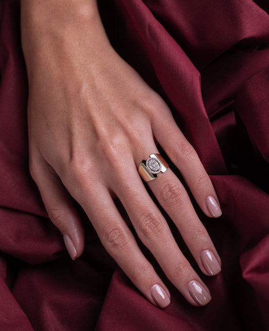 İkonik Oval Baget Pırlanta Altın Yüzük