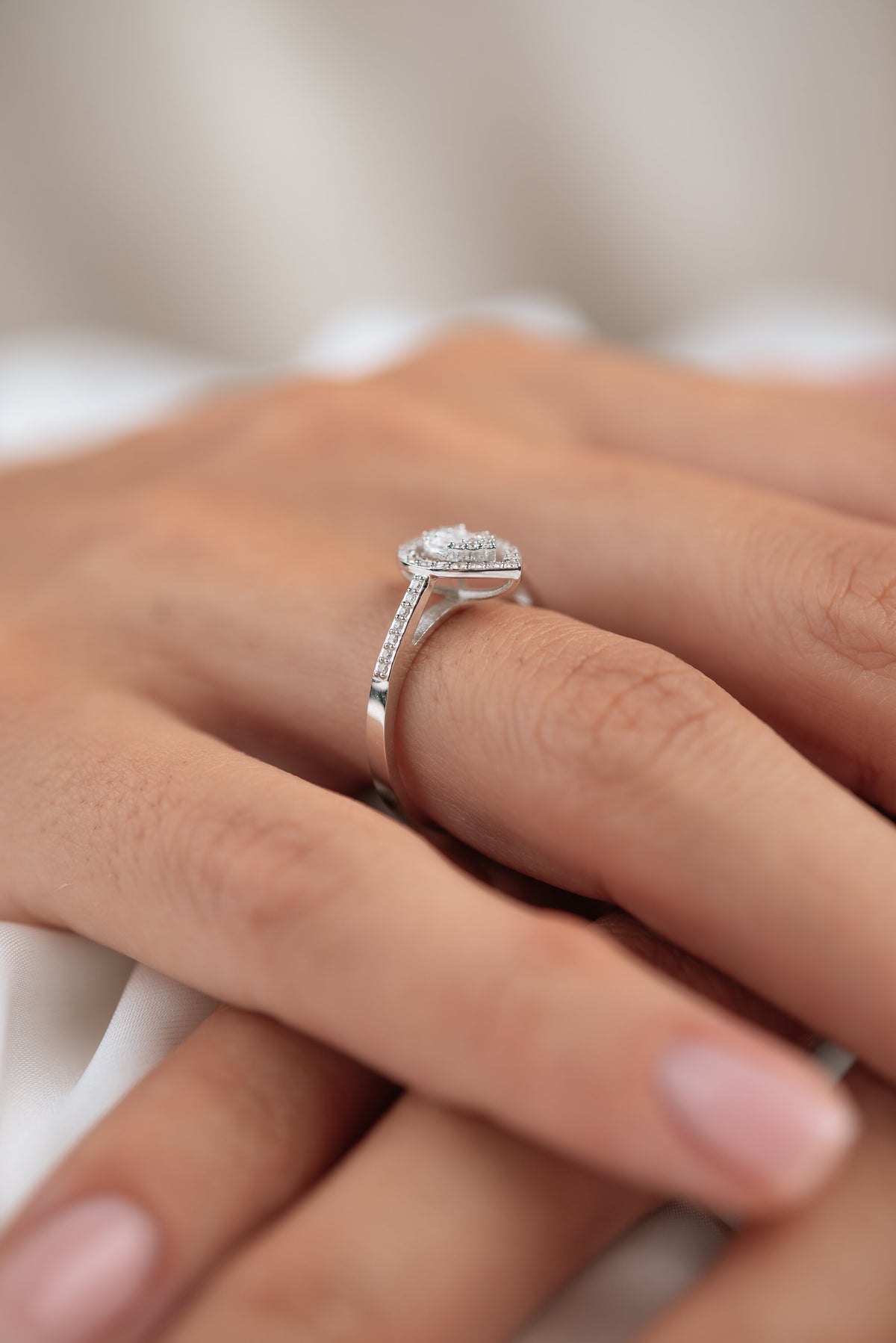 Elegant Pure Baget Pırlanta Yüzük