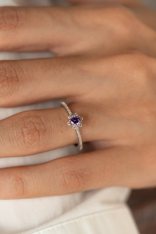 Oval Ametist ve Pırlanta Beyaz Altın Yüzük