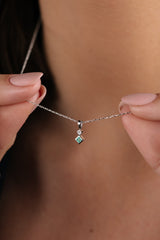 Emerald's Whisper Zümrüt Kolye