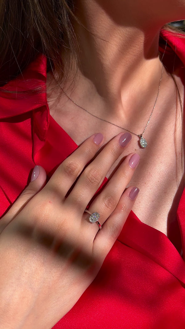 0.26ct Işıltılı Oval Pırlanta Yüzük