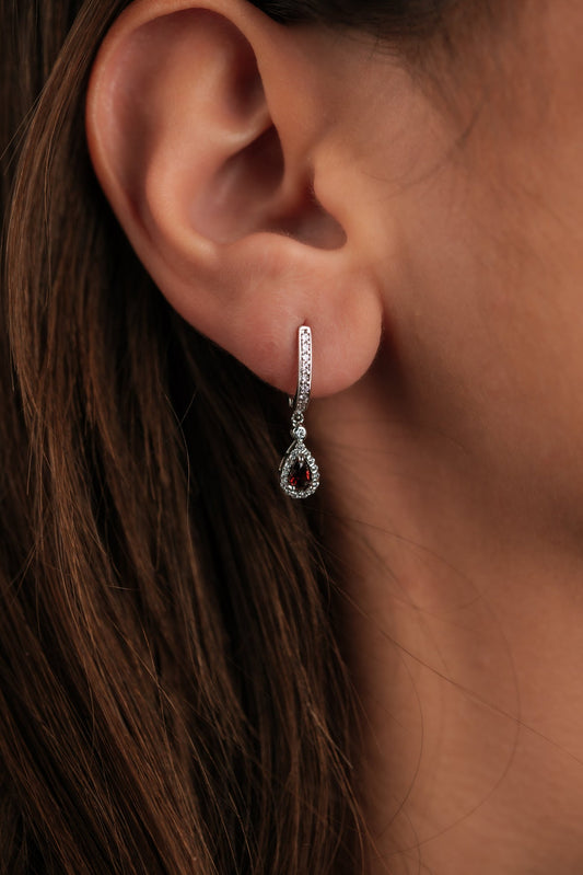 Garnet Işıltısı Beyaz Altın Küpe