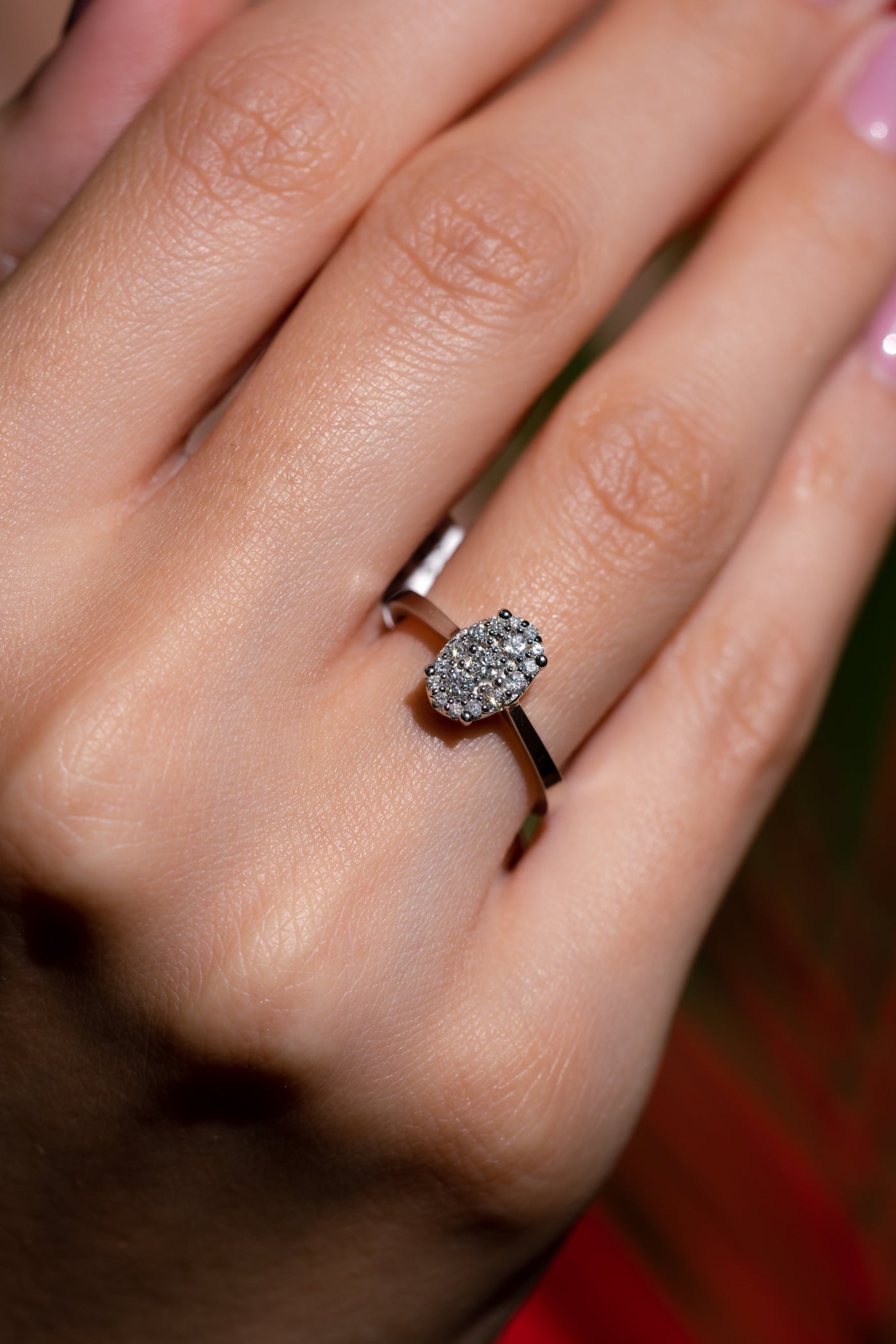 0.26ct Işıltılı Oval Pırlanta Yüzük