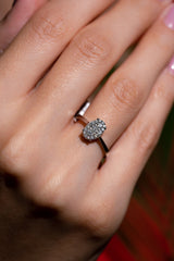 0.26ct Işıltılı Oval Pırlanta Yüzük