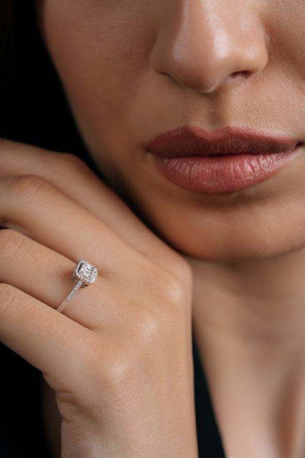 Elegant Harmony Baget Pırlanta Yüzük