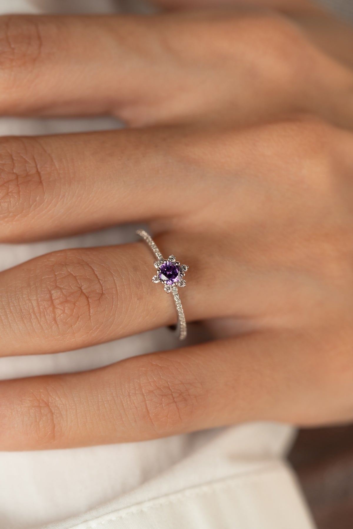 Oval Ametist ve Pırlanta Beyaz Altın Yüzük